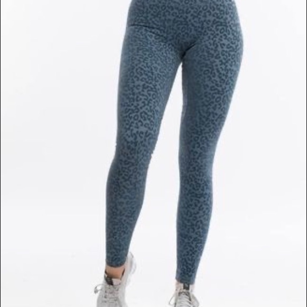 NWT Echt Flock leggings